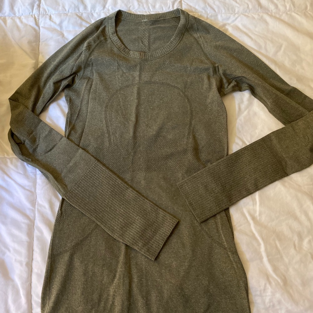 Lululemon Olive green swiftly in size 4